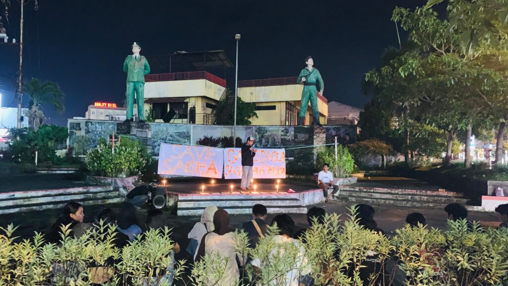 Salah Satu Massa Aksi Melakukan Orasi